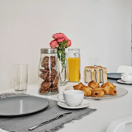 Ancha Del Carmen. Apartamento *